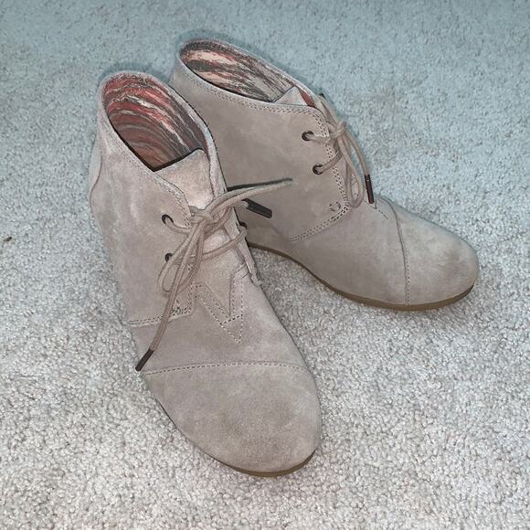 TOMS Kala Wedge Suede Bootie Sz 10 - Picture 1 of 9